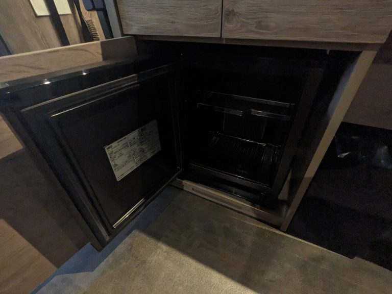 冷蔵庫(開けた状態)