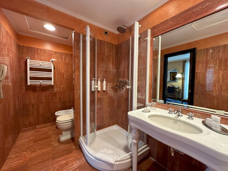 シャワーとトイレ