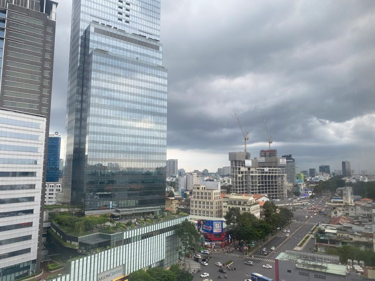 部屋からの眺望(昼間) (2)