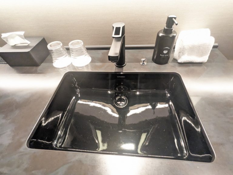 洗面台はドイツ製DURAVID社のもの