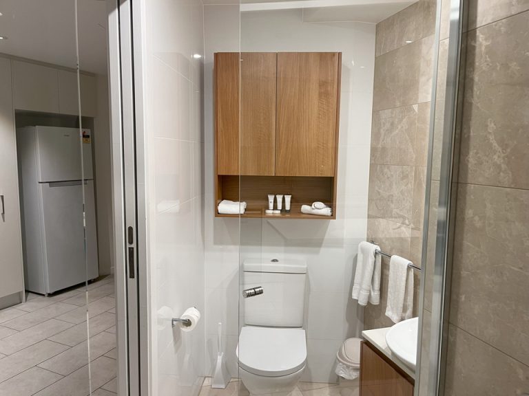 シャワールームからの全景(バスルーム内から入り口が狭く、撮れなかったので)