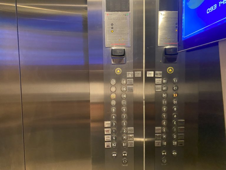 エレベーター階数ボタン