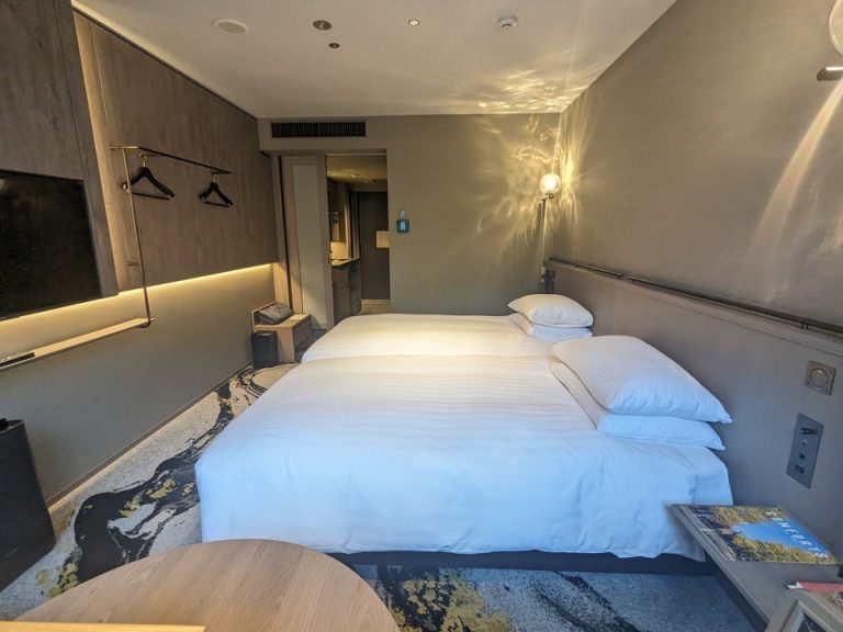 横方向からベッド