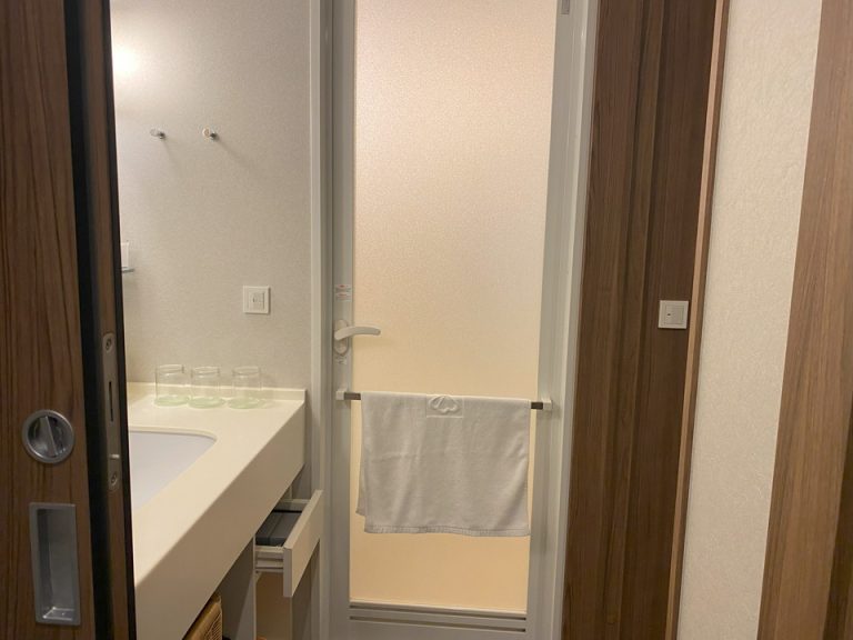 洗面所からバスルーム