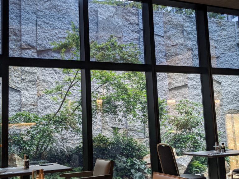 ナナノイチから眺めるお庭