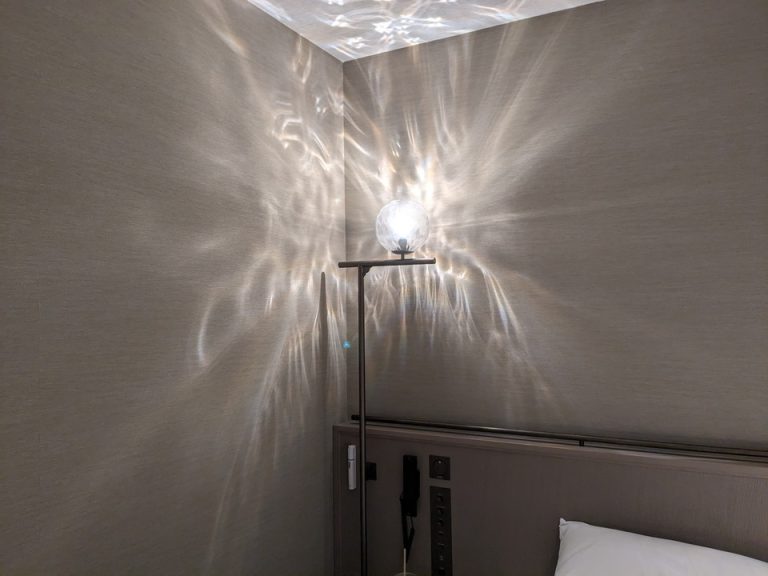 照明の光もアート的