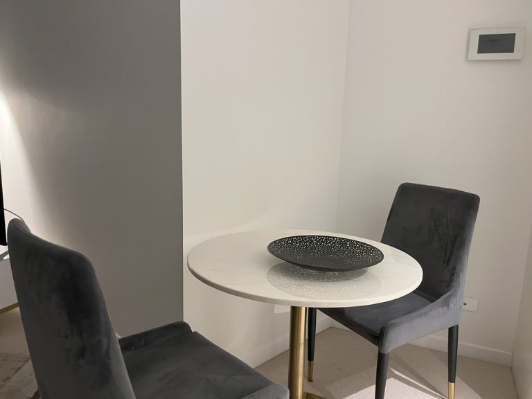 デスク?(テーブル)