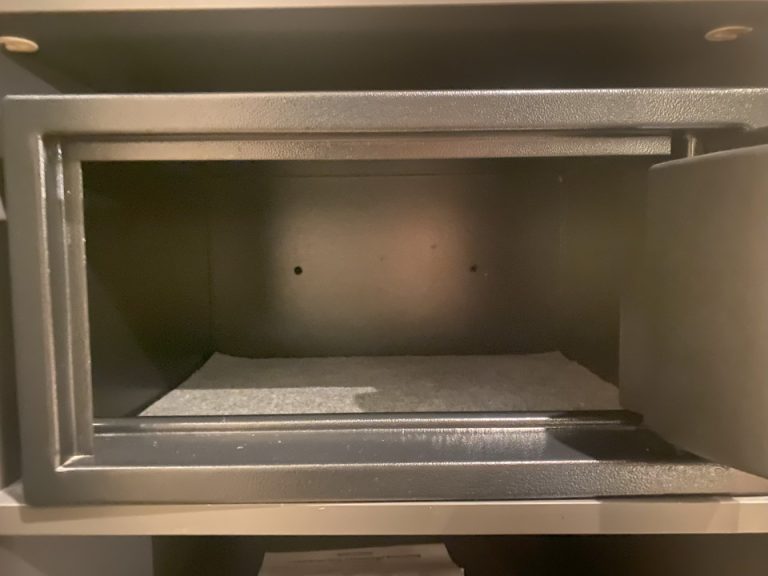 セーフティーボックス (開けた状態)