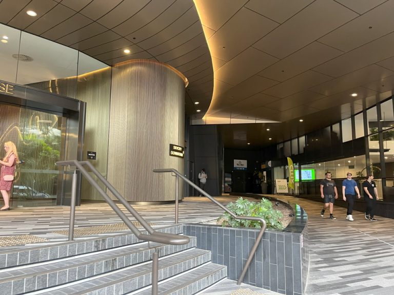 エントランス外観