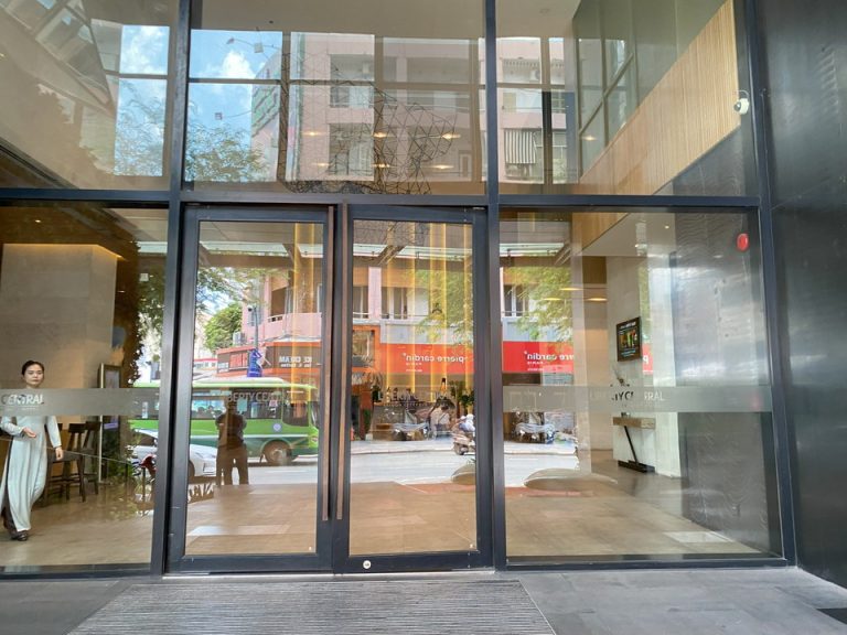 エントランス外観