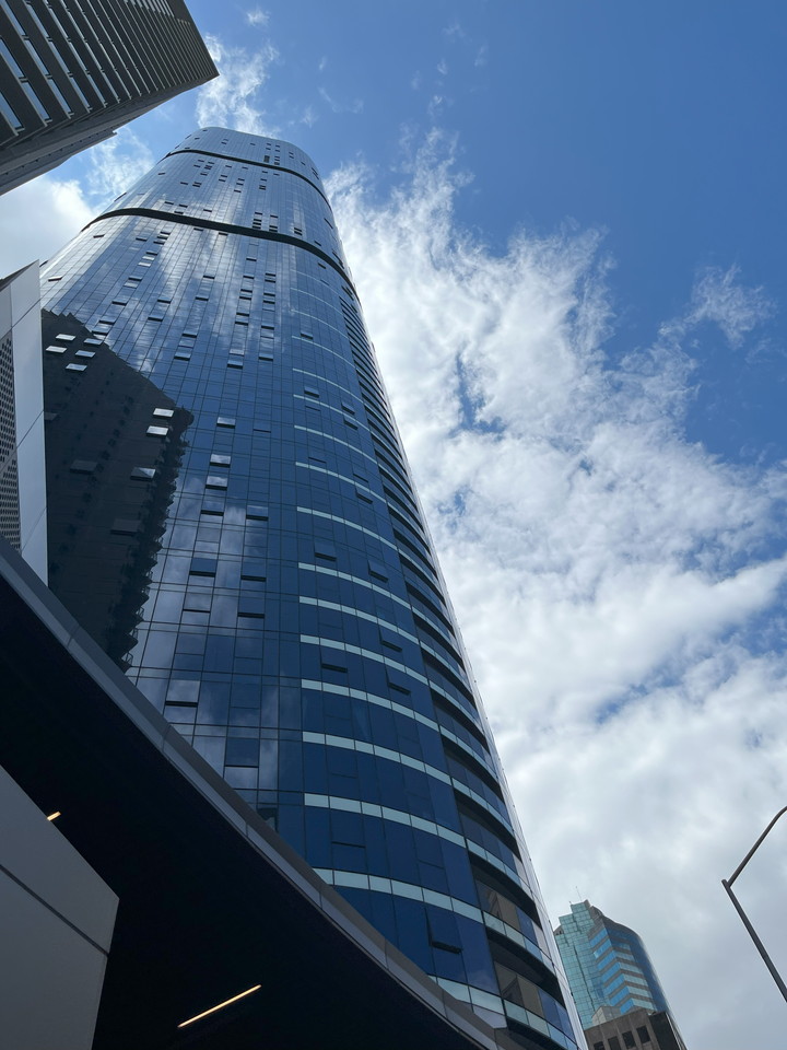 建物全体_高すぎて横だと映らないので縦も一応撮りました