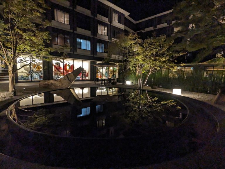 美しい景観の中庭夜のライトアップも幻想的でした