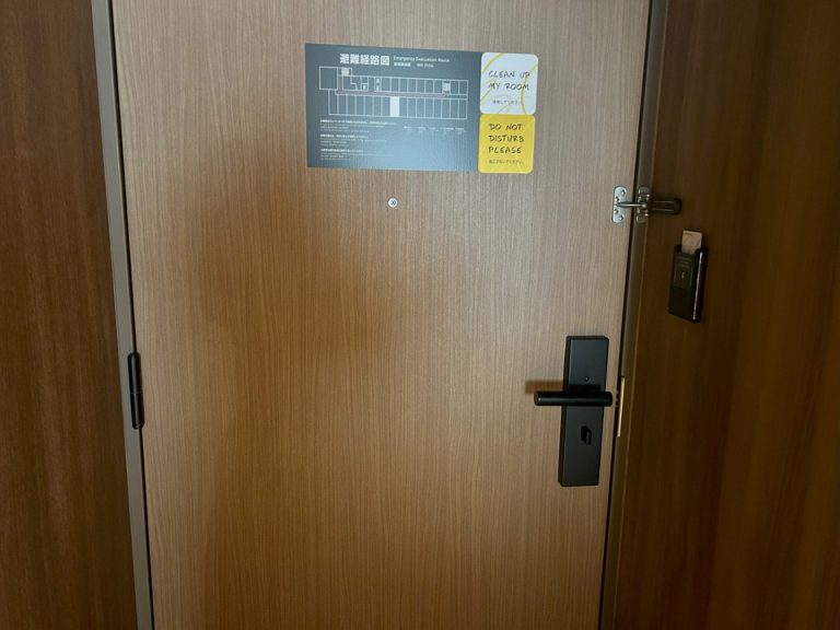 客室ドア