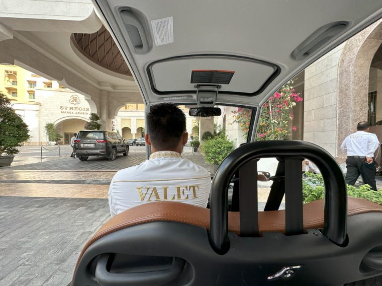 エントランスからジム