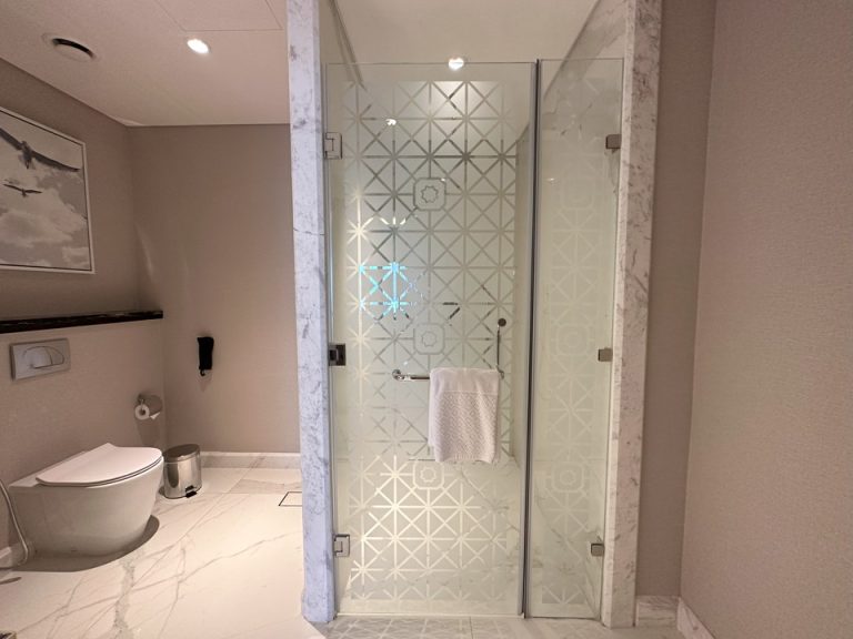 シャワー・トイレ