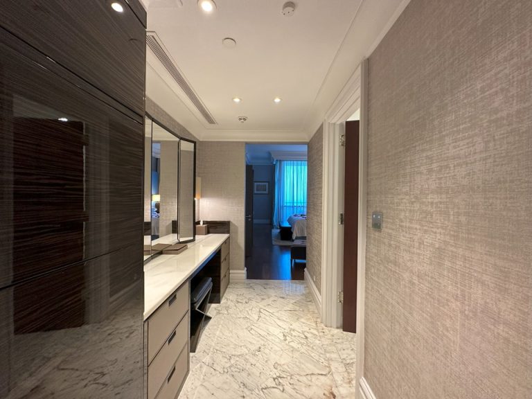 寝室からドレッサー