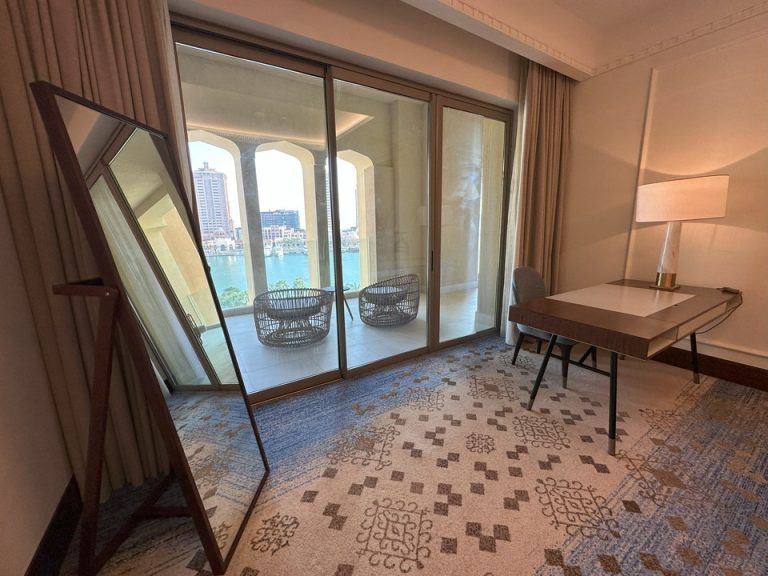 寝室からベランダ