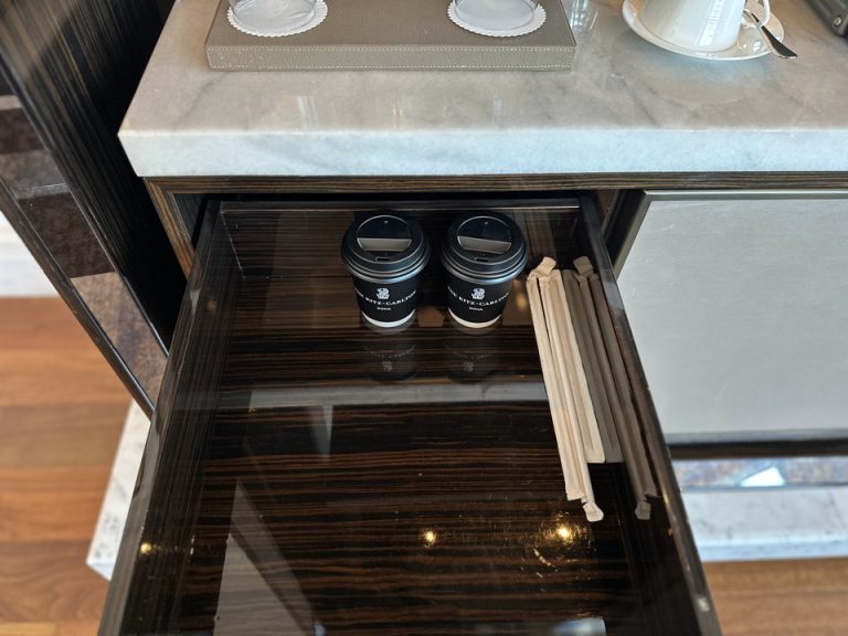 コーヒーカップ