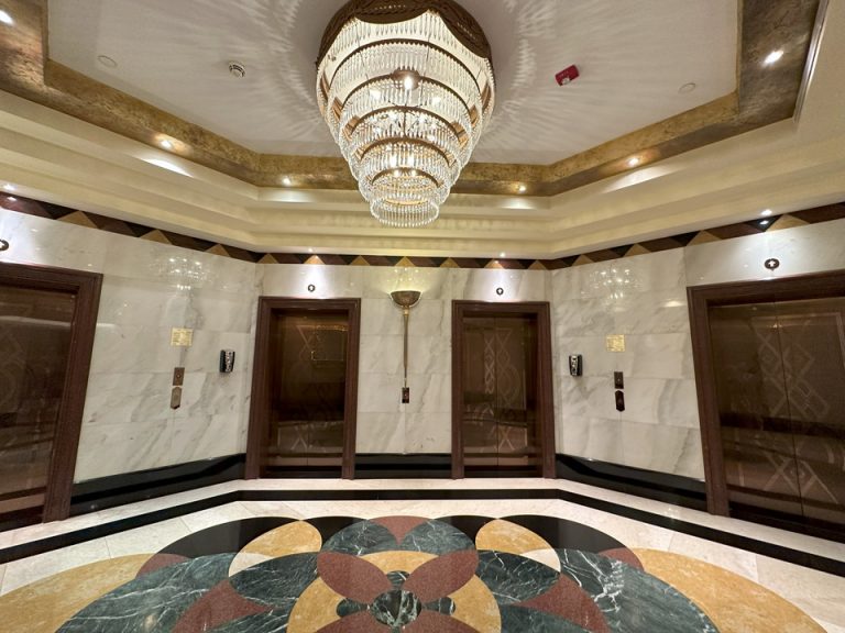 エレベーター外側