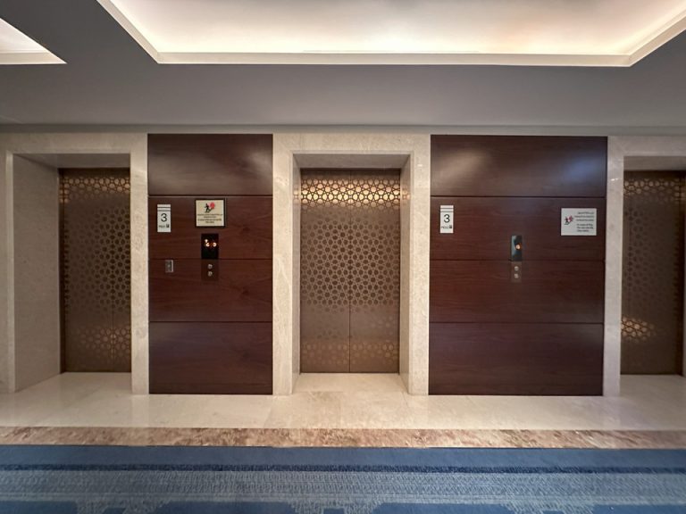 エレベーター外側