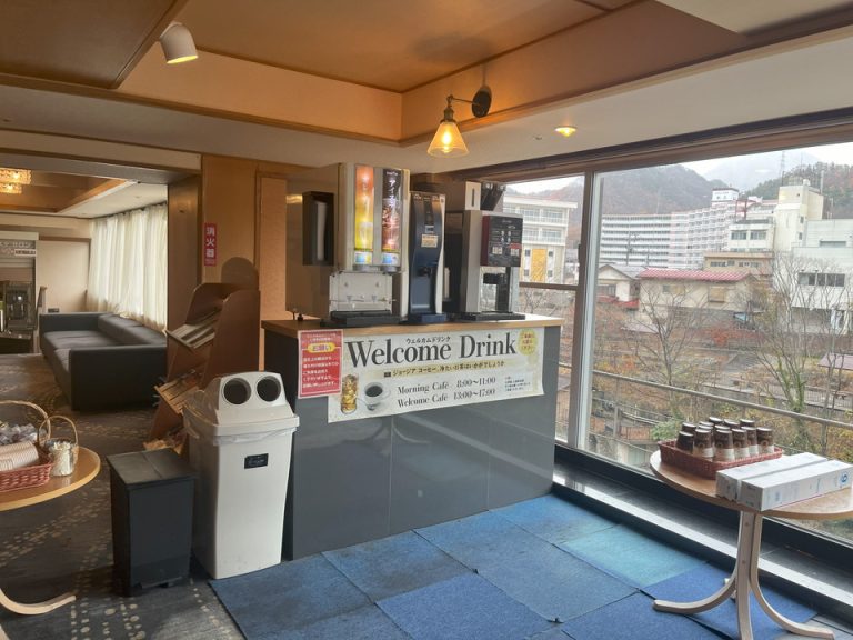 フロント階に、無料で飲めるドリンクバーがありました。
