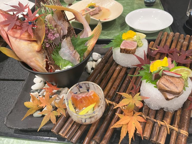 盛り付けがかなり豪華です。ちなみにお夕飯はグレードアップしました。