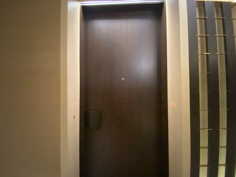 客室_客室入口外観ドア2