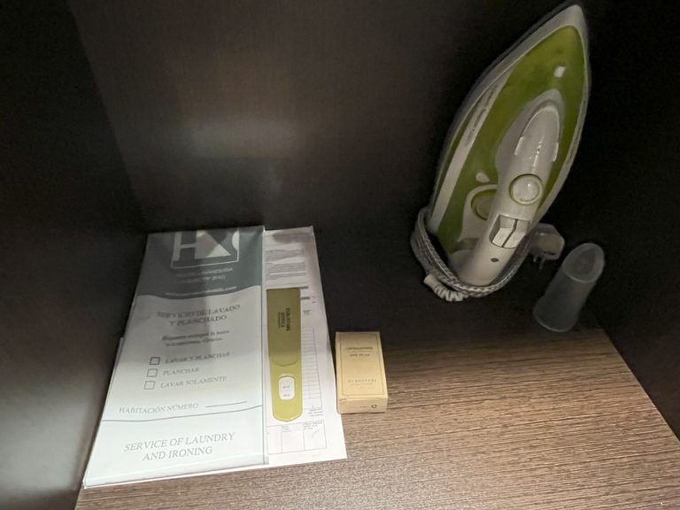 クローゼット外観(開けた状態)2