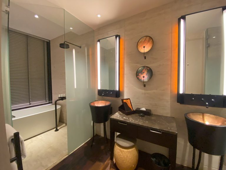 客室_バスルーム洗面台