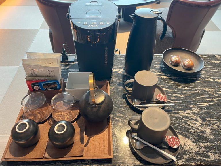 お茶やコーヒーなど充実、カップなどもおしゃれでした。