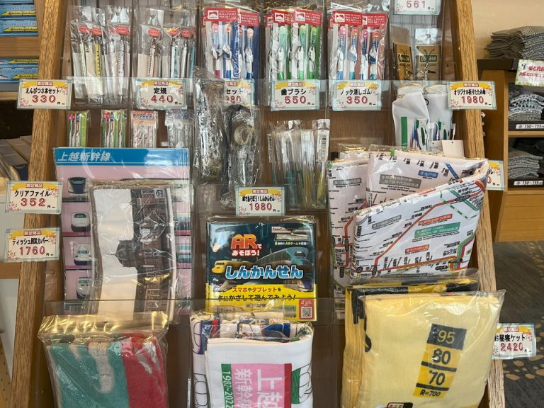 鉄道グッズ販売 文房具も充実していました。