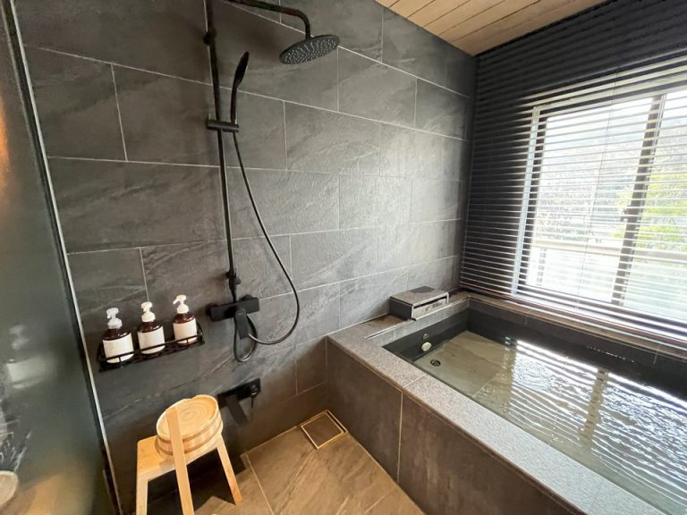窓が大きく開けると外の風が気持ちよかったです。