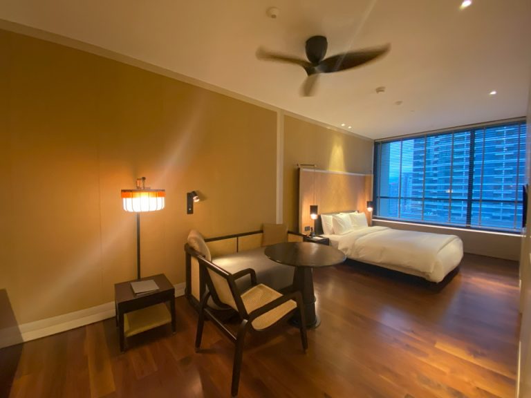 客室_客室内観(窓方向)2