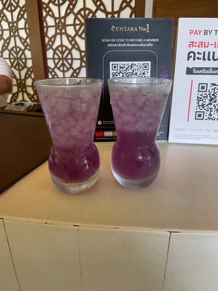 ウエルカムドリンクはブルーベリーの炭酸ジュースです