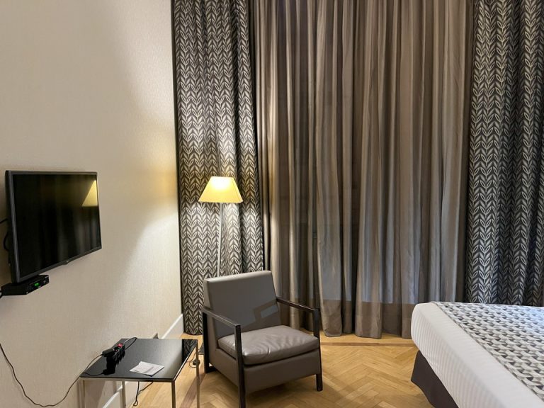 客室全体(窓際方向)