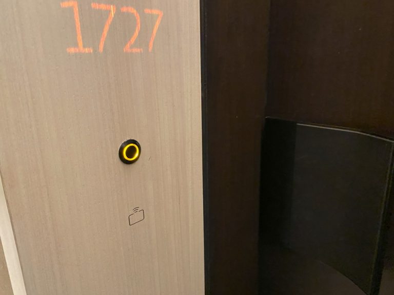 客室_客室入口外観ドア3