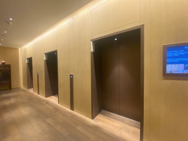 エレベータ_エレベータホールフロント階2