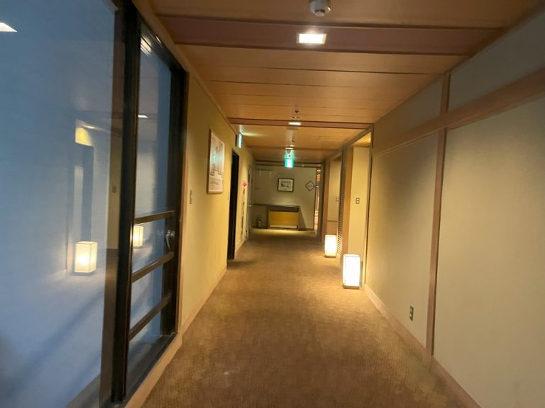 客室前廊下