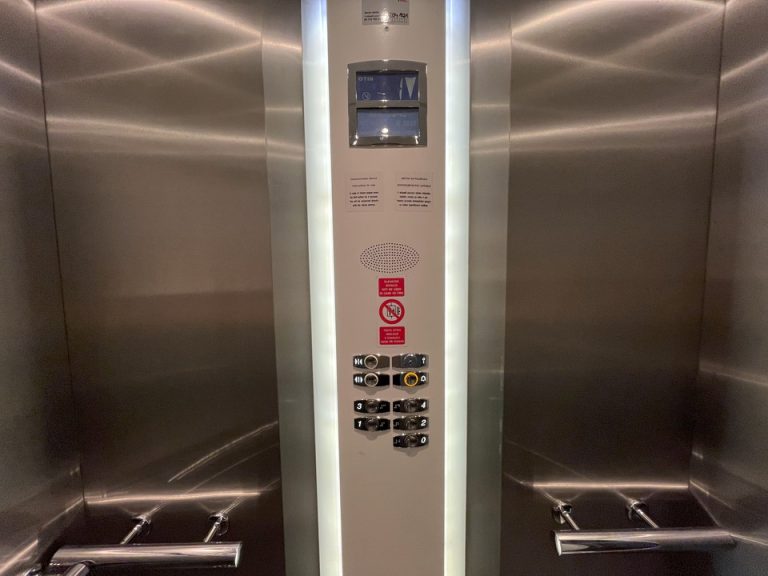 エレベーター階数ボタン