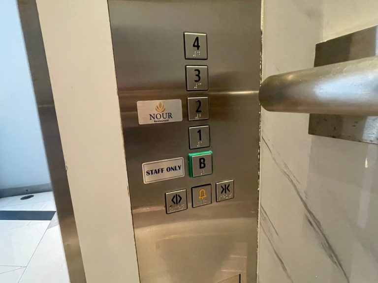 エレベーター階数ボタン