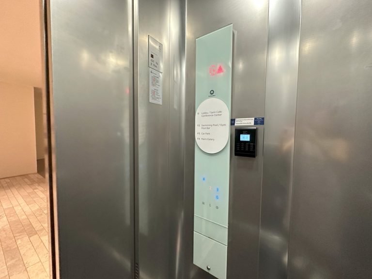 エレベーター内側(1)