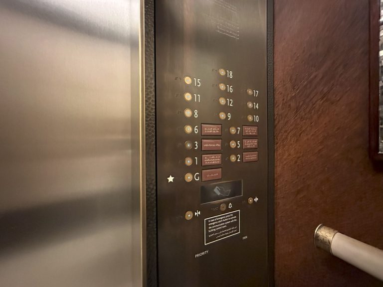 エレベーター内側(1)