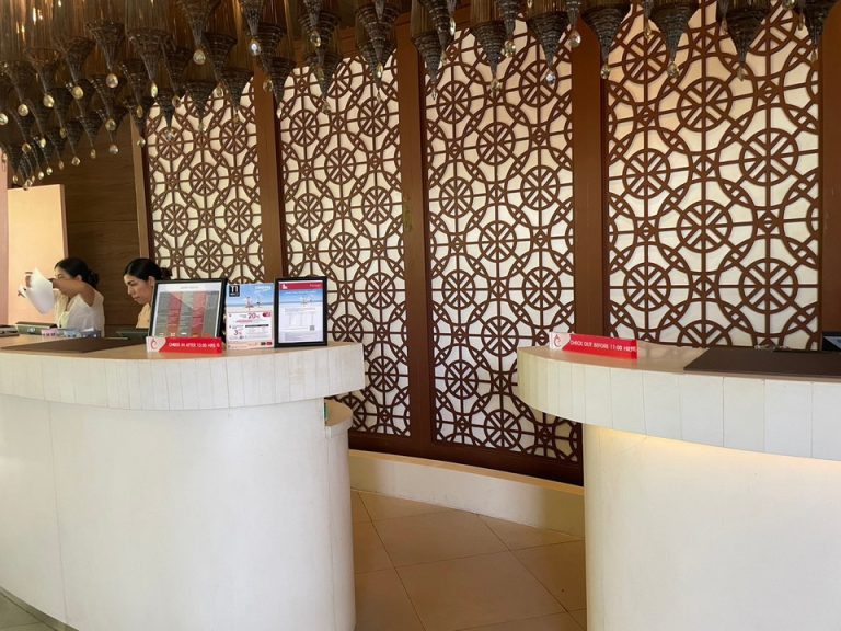 フロントカウンター