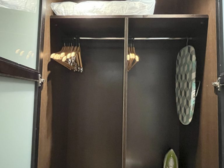 クローゼット外観(開けた状態)