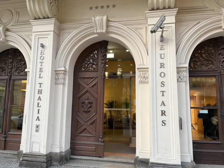 エントランス外観