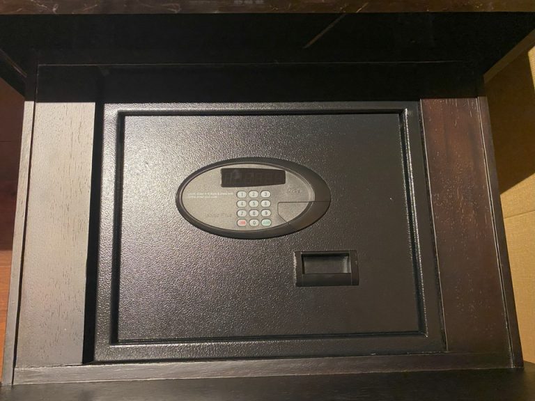客室_セーフティーボックス(閉)