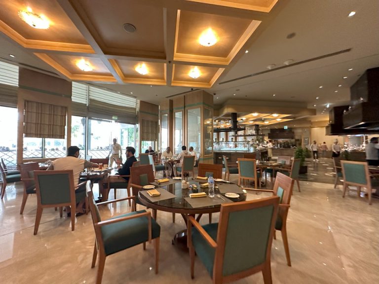 朝食会場(15)