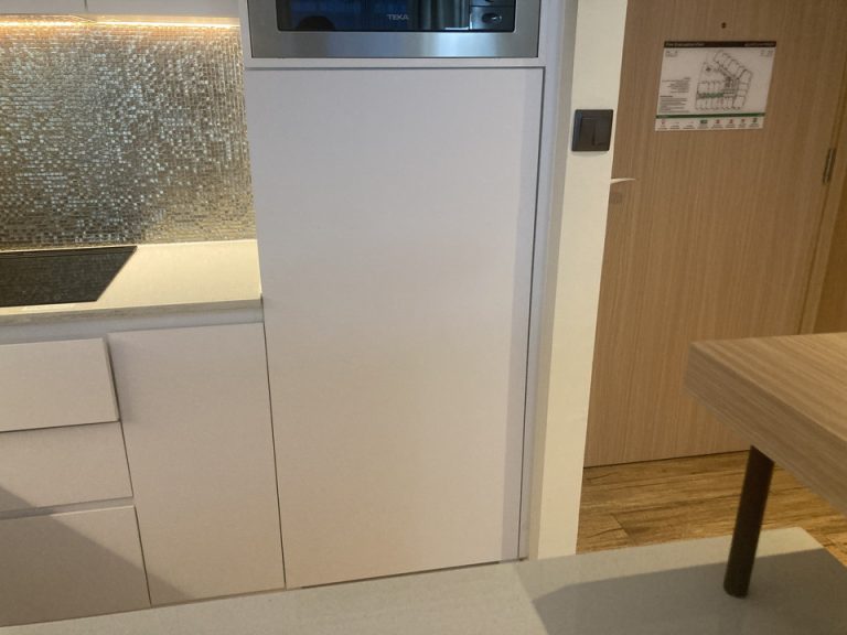 冷蔵庫閉じた状態