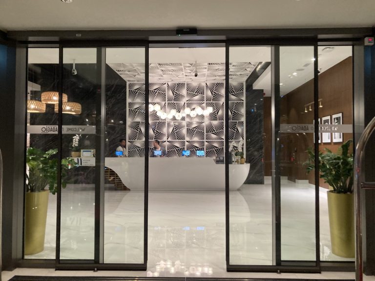 フロントカウンター、フロント全体