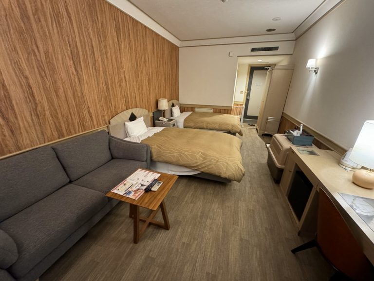 客室全体入り口方向